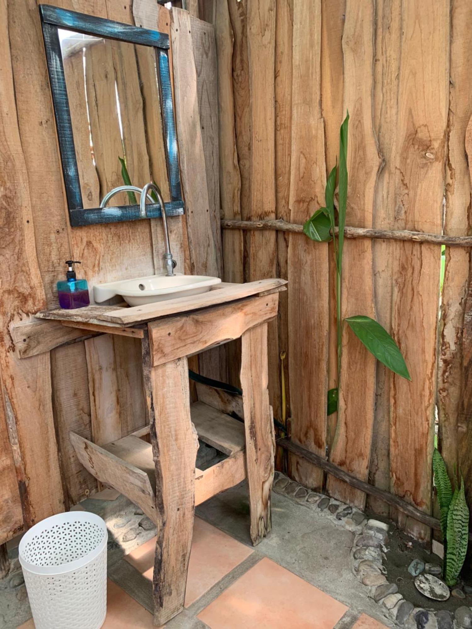 Miguel Surf Camp Hotel Quepos Ngoại thất bức ảnh